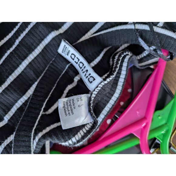 Divided H&M Black and White Striped Cropped Tee - Picture 3 of 3